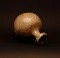 tipped vase